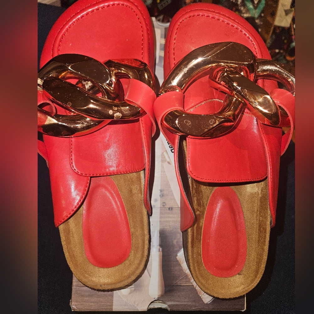 VETASTE Women's Red Chain Detail Slip-On Shoes